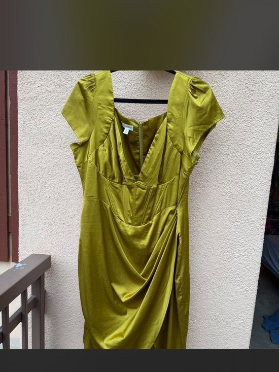 Source Unknown Dresses & Skirts - Source Unknown Olive Green Cap-Sleeve Midi Dress